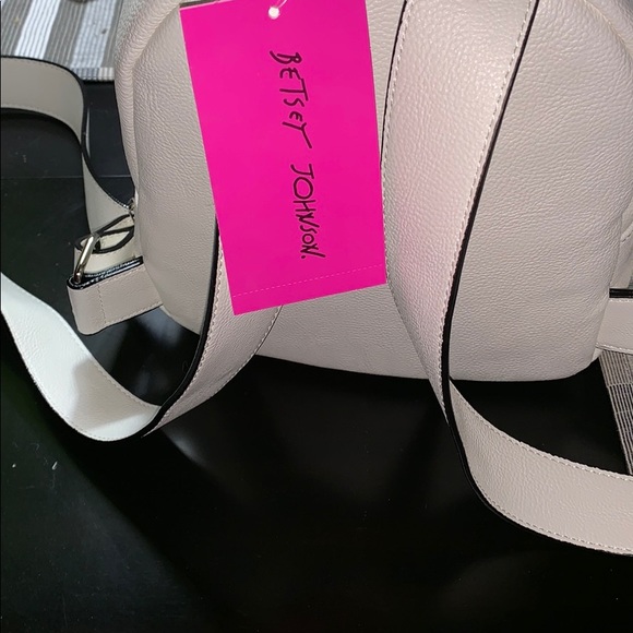BWT Betsey Johnson BACKPACK WHITE W/ BOW REBELLING - Picture 4 of 8